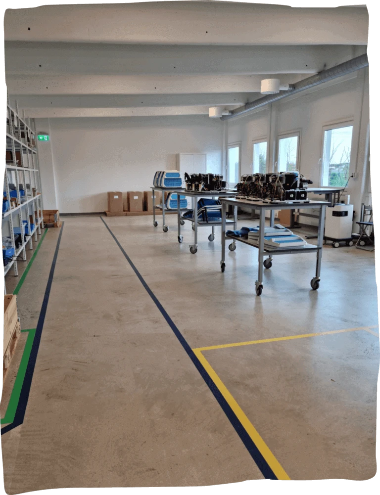 Produktion är tillverkningen av en produkt. Montering, levererans av monteringsanvisningar, ritningar och dokumentation